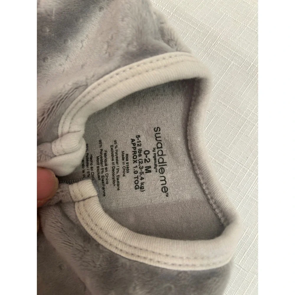 SwaddleMe Pod 0-2M Grey Star Embossed Plush Zip Swaddle Kids